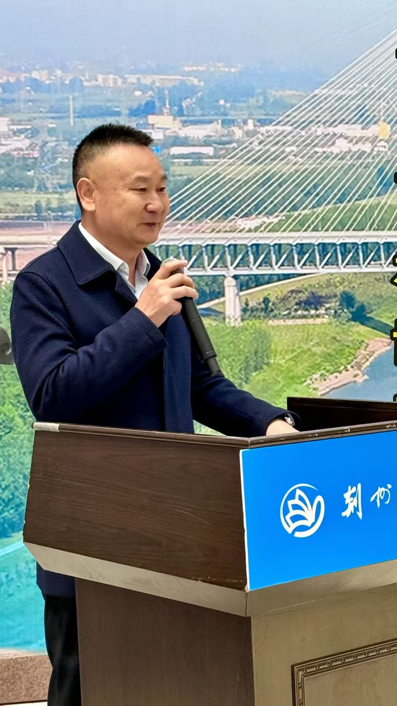 主持人：江陵县文联主席黄中元