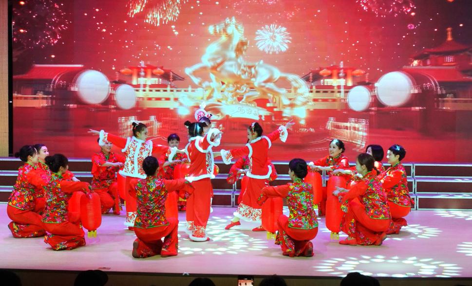 开场舞蹈《新年欢歌》  县民族合唱团舞蹈队  VL未来艺术中心